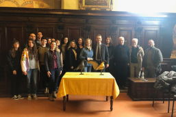 Foto di gruppo dei dottorandi in visita alla basilica di san Frediano